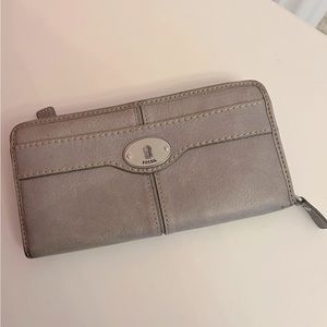 Fossil Maddox zip clutch grey leather wallet with silver tag still attached